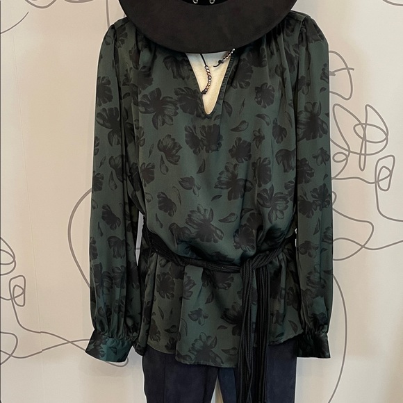 Ava & Viv - Black Floral Design on a Dark Green Blouse size 3X - Picture 7 of 10